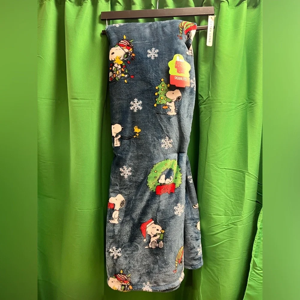 Brookshire extra long snoopy blanket